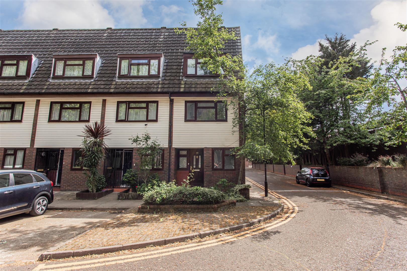 Canal Close, Stepney Green